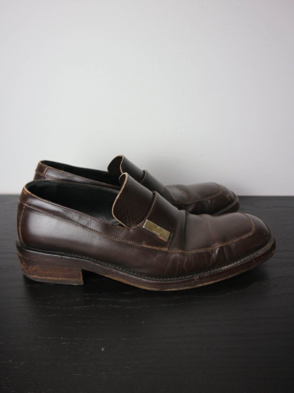 Gucci Men's Brown Leather Gold Gucci Logo Loafers Size US 8.5